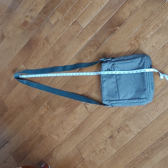 Unisex URBANI shoulder Nylon messenger tablet crossbody bag - Picture 4 of 10